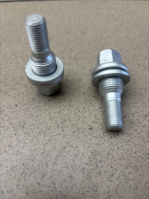 12x1.25 18mm menet hosszú 17 fejjel Peugeot/Citroen lapos kúpos csavar